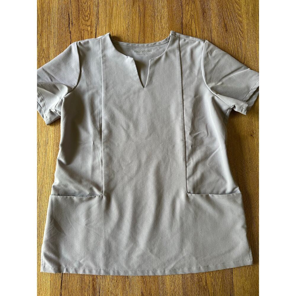Mandala 5 Pocket Notch Neck Scrub Top Size S